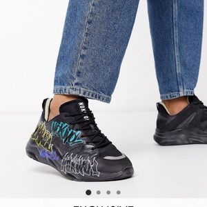 NIB Nokwal ( ASOS) graffiti chunky trainer blk -10